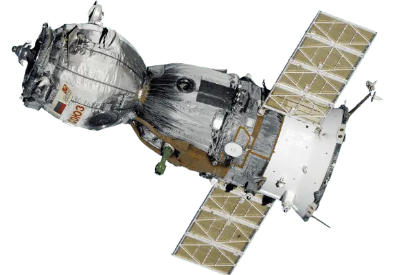 Raumschiff Soyuz mit zylindrischem Hauptkörper, zwei rechteckigen Solarpanelen und mehreren Antennen