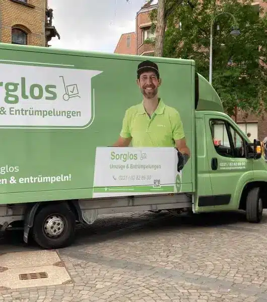 Das "Sorglos-Mobil", der Umzugstransporter der Firma Sorglos Umzüge & Entrümpelungen.