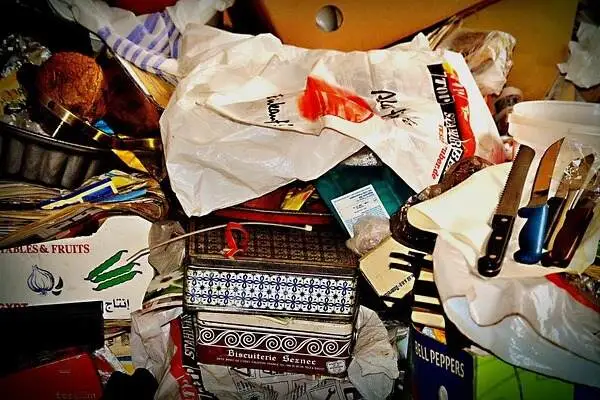 Messi-Wohnung: Mehrere Gegenstände wurden aufeinandergelegt