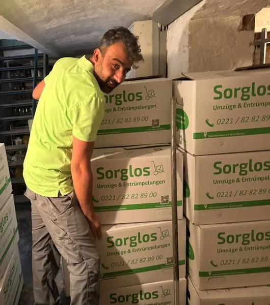 umzugskartons-stapeln-keller